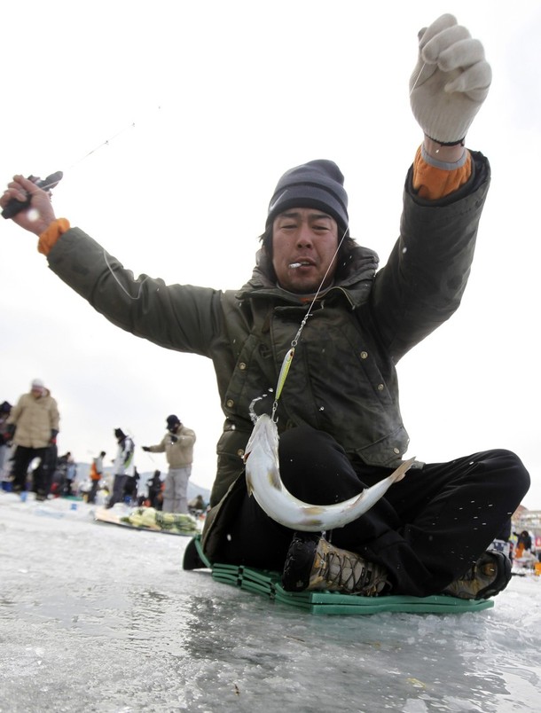 Фотография: Фестиваль подледной рыбалки в Южной Корее №14 - BigPicture.ru