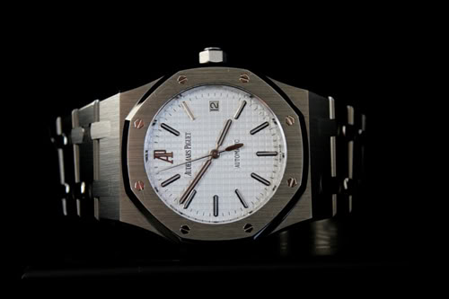 Фотография: Рестайлинг модели наручных часов Royal Oak 15300 №3 - BigPicture.ru