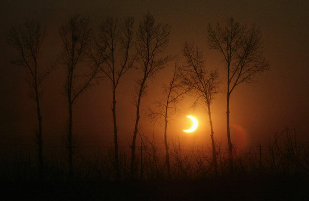 Фотография: Кольцеобразное солнечное затмение №21 - BigPicture.ru
