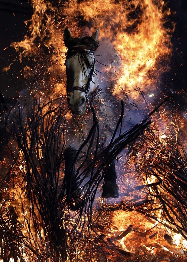 Фотография: Las Luminarias: Очищение огнем №12 - BigPicture.ru