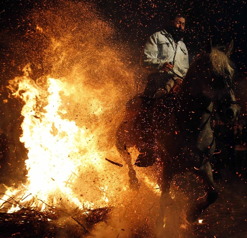 Фотография: Las Luminarias: Очищение огнем №15 - BigPicture.ru