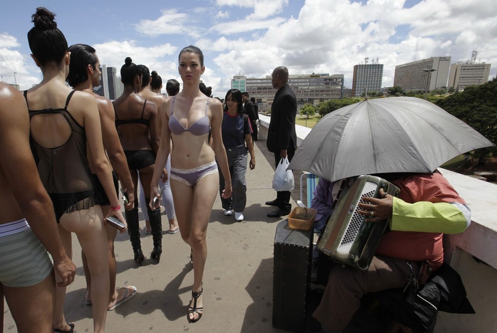 Фотография: Национальный День нижнего белья в Бразилии №3 - BigPicture.ru