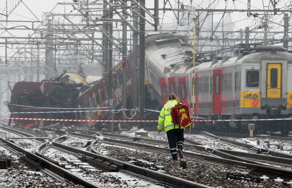 Фотография: Столкновение поездов в Бельгии №5 - BigPicture.ru