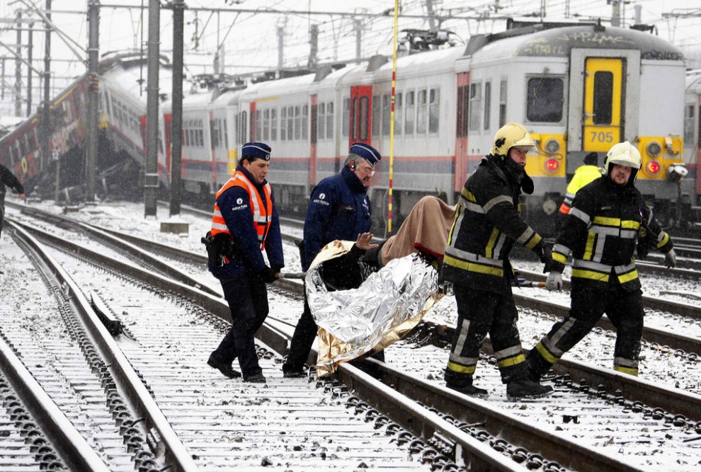 Фотография: Столкновение поездов в Бельгии №9 - BigPicture.ru