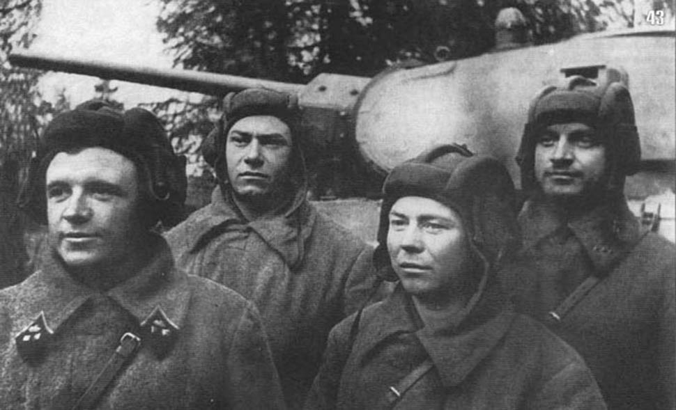 Фотография: Старики идут в бой не одни: герои войны и их боевые машины №1 - BigPicture.ru