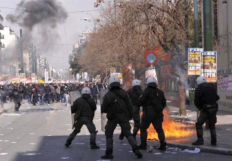 Фотография: В Греции продолжаются беспорядки №1 - BigPicture.ru