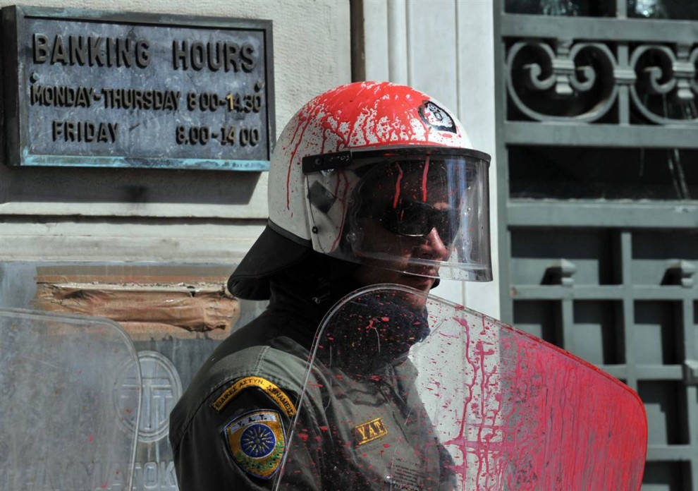 Фотография: В Греции продолжаются беспорядки №4 - BigPicture.ru