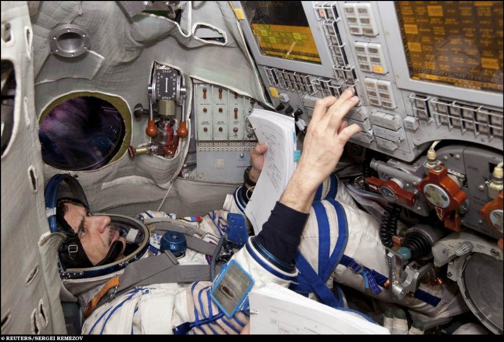 Фотография: Подготовка Союза  ТМА-18 и STS-131 Discovery №5 - BigPicture.ru