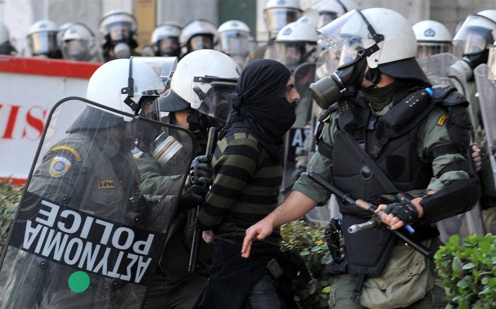 Фотография: В Греции продолжаются беспорядки №6 - BigPicture.ru