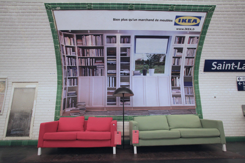 Фотография: Диваны от IKEA в парижском метро №6 - BigPicture.ru