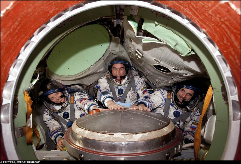 Фотография: Подготовка Союза  ТМА-18 и STS-131 Discovery №6 - BigPicture.ru