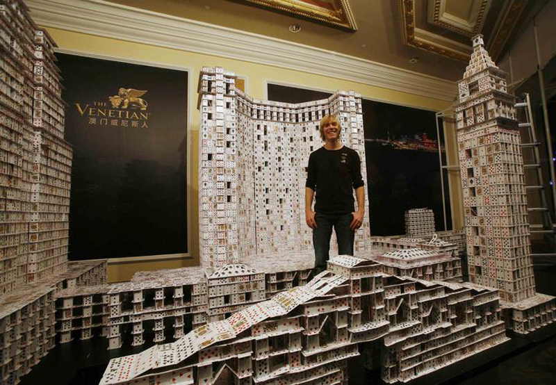 Фотография: Американец построил самый большой карточный дом №10 - BigPicture.ru