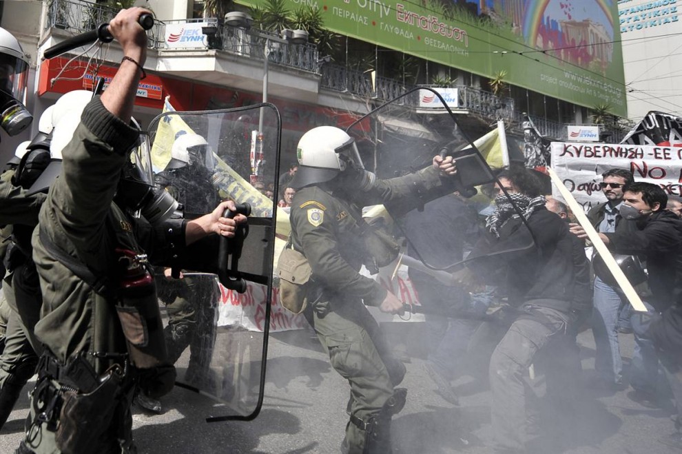 Фотография: В Греции продолжаются беспорядки №11 - BigPicture.ru
