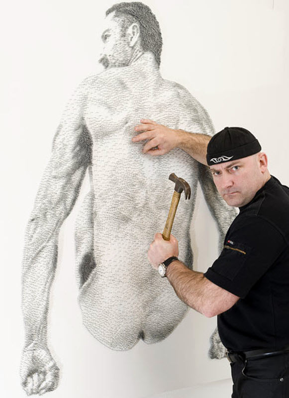 Маркус Левин делает картины из гвоздей