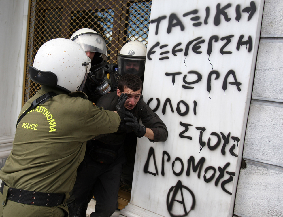Фотография: Беспорядки в Греции №20 - BigPicture.ru