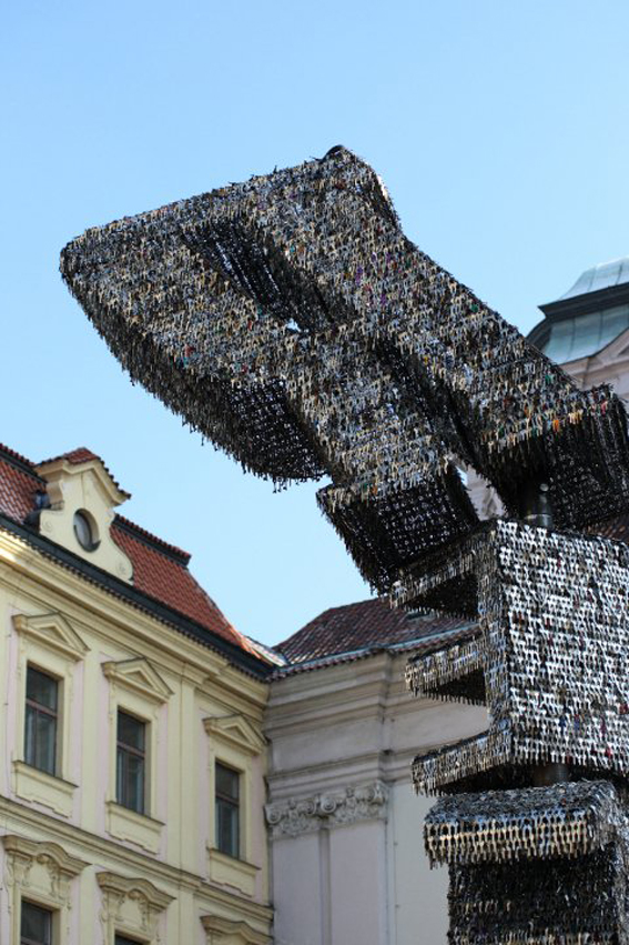 Фотография: Статуя из ключей в Праге №7 - BigPicture.ru