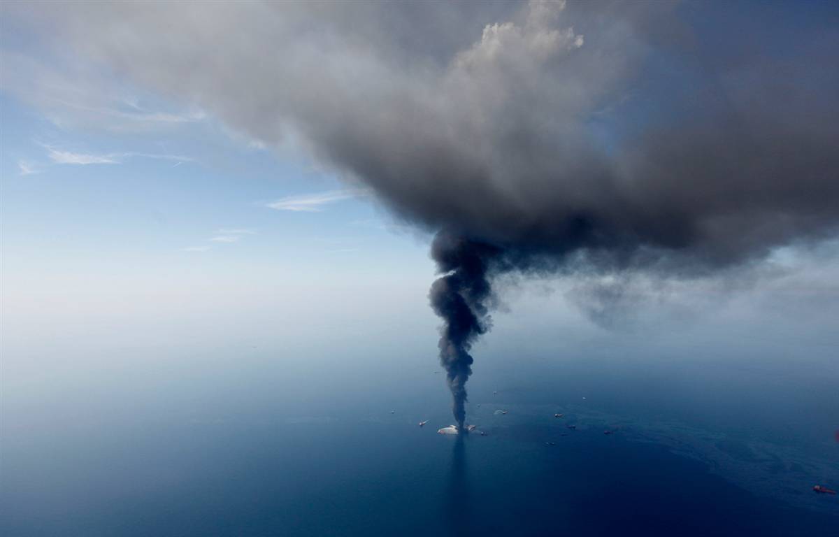 Фотография: Пожар на нефтяной вышке №2 - BigPicture.ru