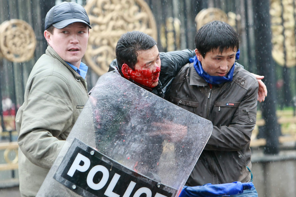 Фотография: Беспорядки в Киргизии (Часть 2) №30 - BigPicture.ru