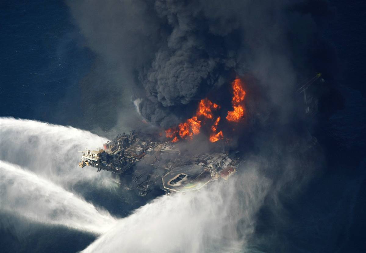Фотография: Пожар на нефтяной вышке №4 - BigPicture.ru