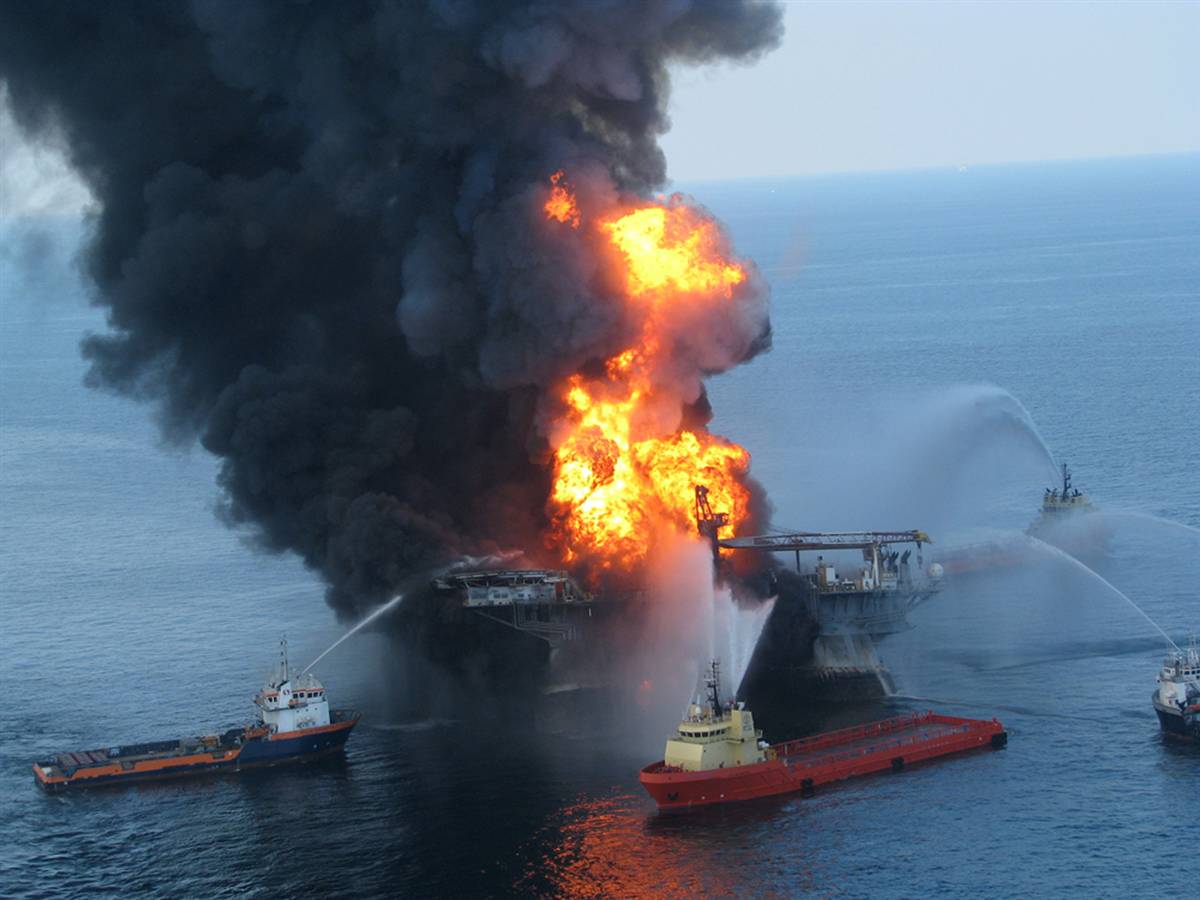 Фотография: Пожар на нефтяной вышке №5 - BigPicture.ru