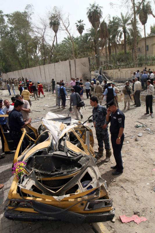 Фотография: Теракты возле посольств в Багдаде №7 - BigPicture.ru