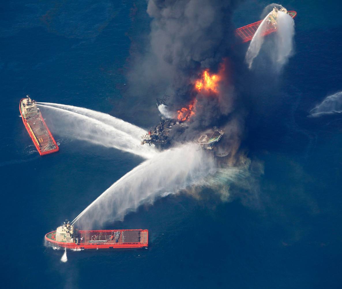 Фотография: Пожар на нефтяной вышке №7 - BigPicture.ru
