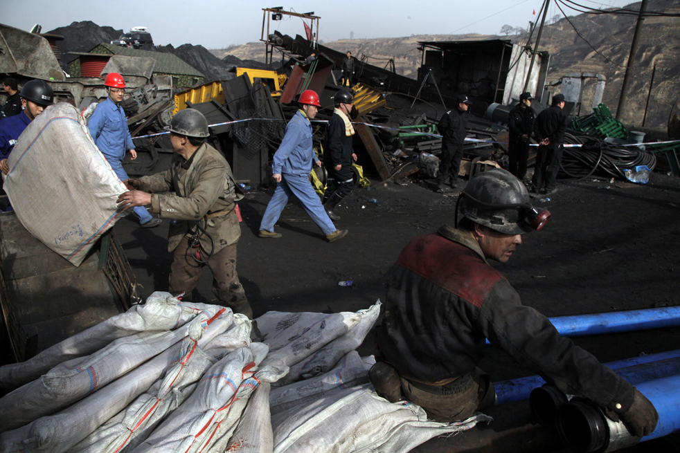 Фотография: Спасение шахтеров в Китае №13 - BigPicture.ru