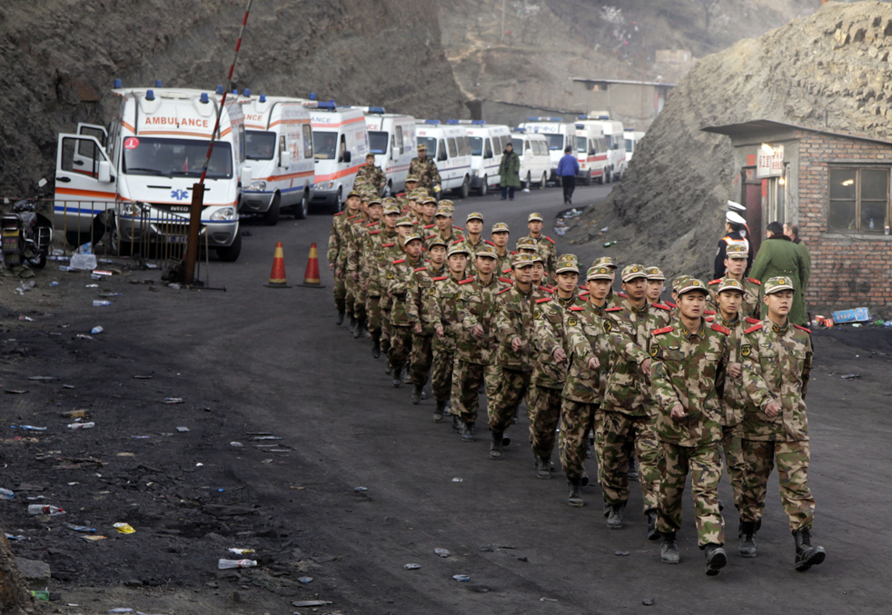 Фотография: Спасение шахтеров в Китае №17 - BigPicture.ru