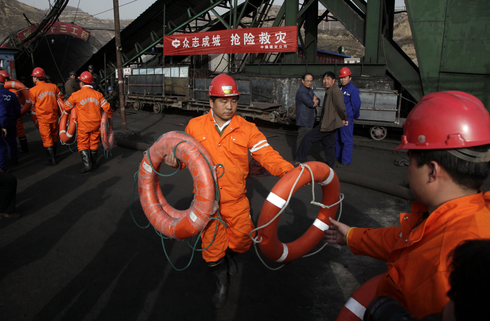 Фотография: Спасение шахтеров в Китае №18 - BigPicture.ru
