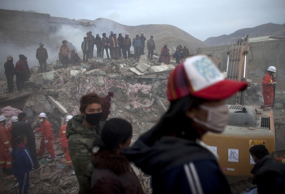 Фотография: Спасатели в поисках выживших после землетрясения в Китае №2 - BigPicture.ru