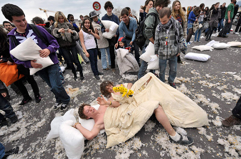 Фотография: Битва подушками №1 - BigPicture.ru