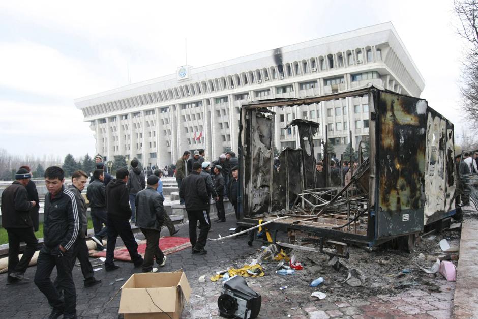Фотография: Хаос в Киргизии №15 - BigPicture.ru