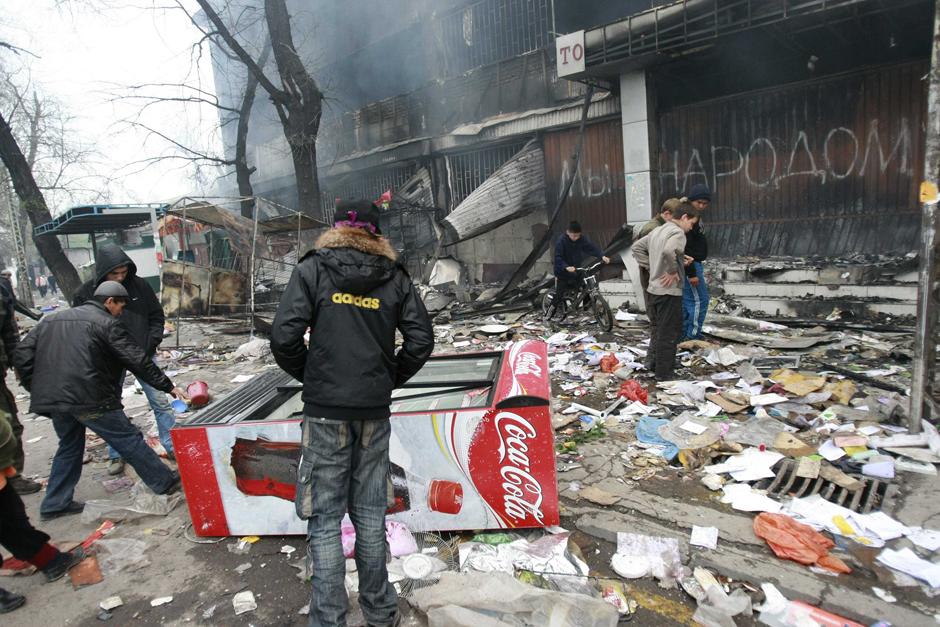 Фотография: Хаос в Киргизии №8 - BigPicture.ru