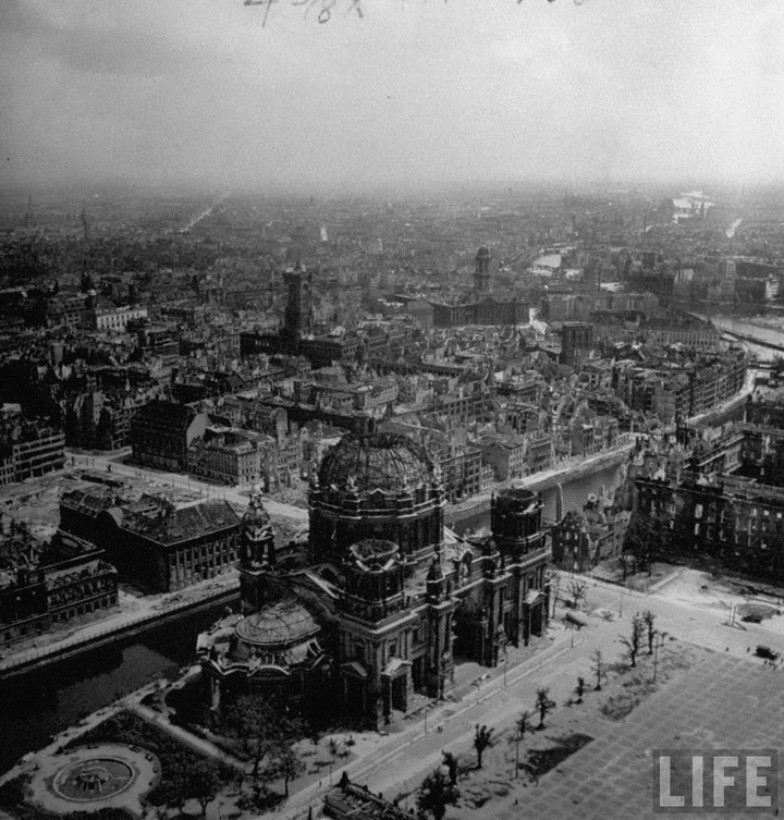 Фотография: Вспоминая историю: Берлин в конце войны №6 - BigPicture.ru