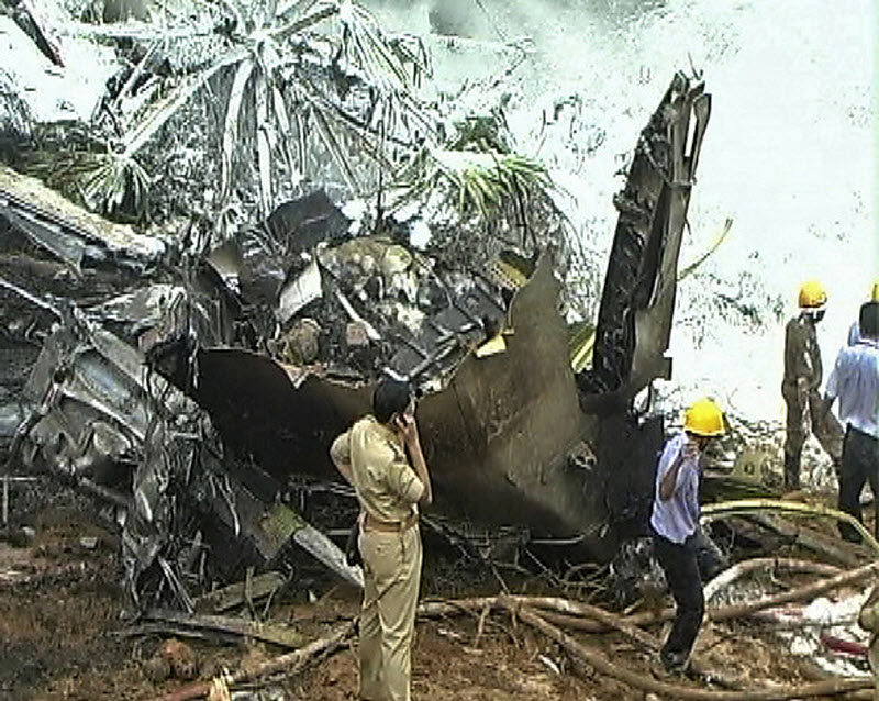 Фотография: Крушение самолета в Индии №12 - BigPicture.ru