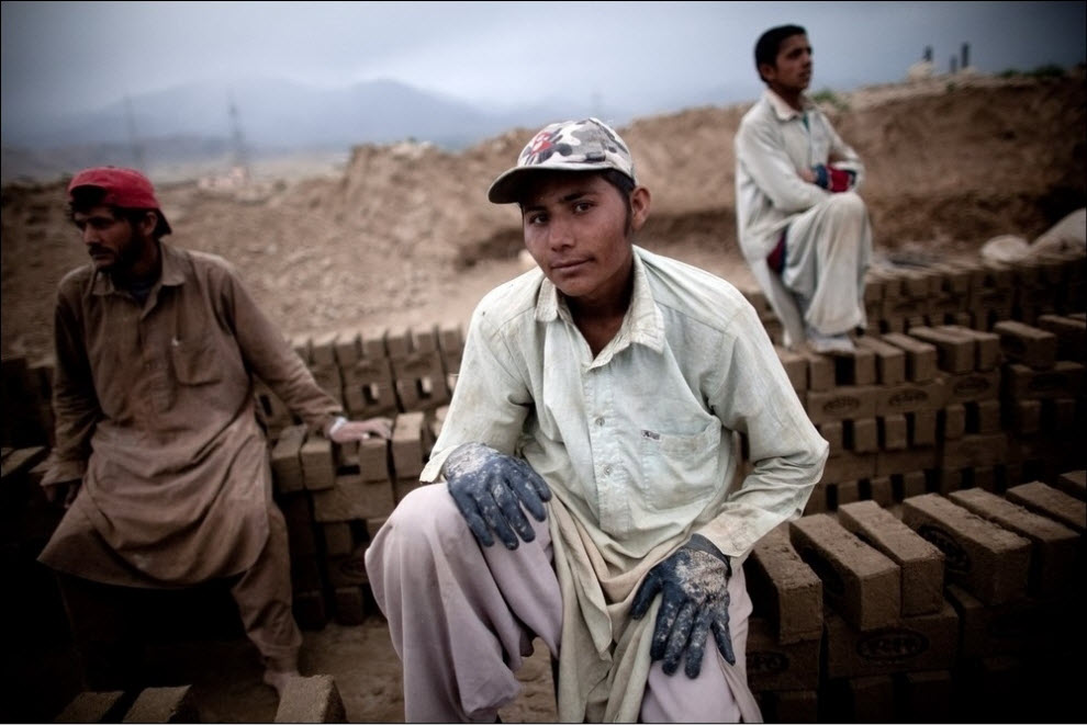 Фотография: Детский труд на кирпичном заводе в Кабуле №12 - BigPicture.ru