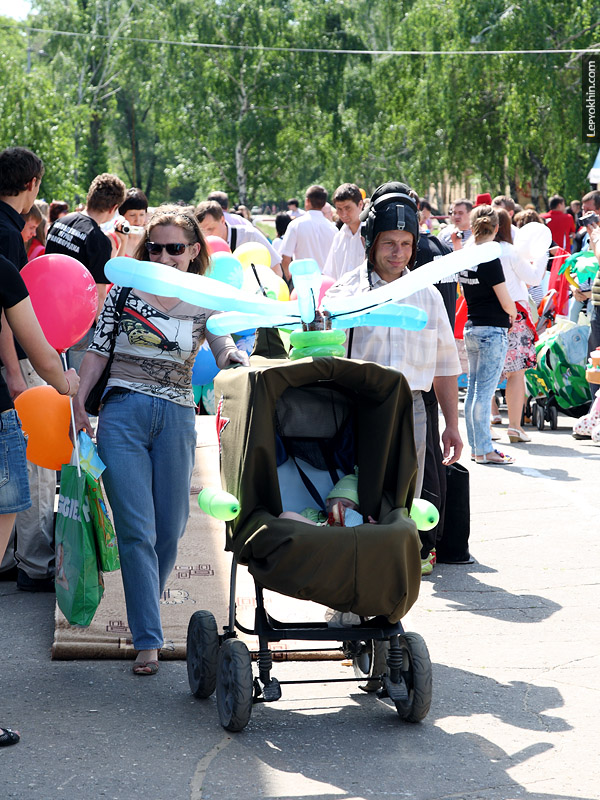 Фотография: Парад детских колясок 2010 №29 - BigPicture.ru