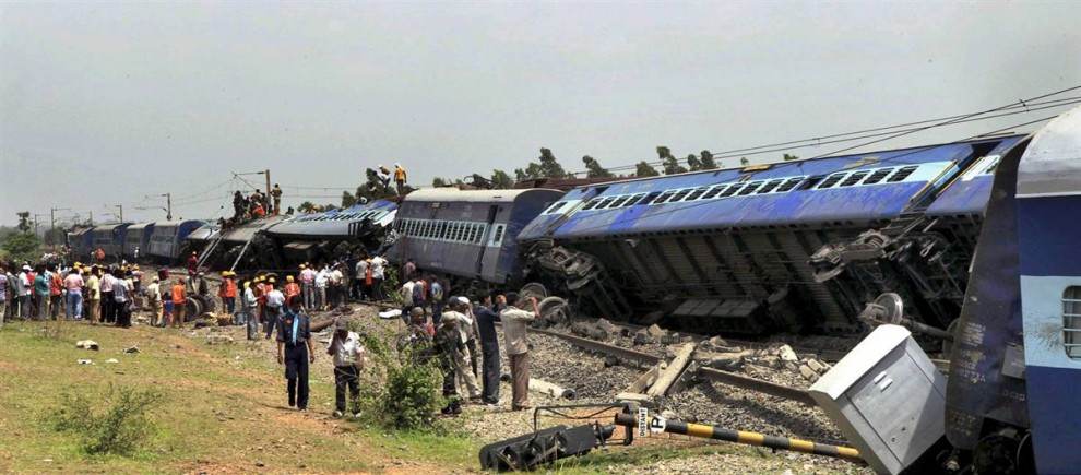 Фотография: Теракт на железной дороге в Индии №2 - BigPicture.ru