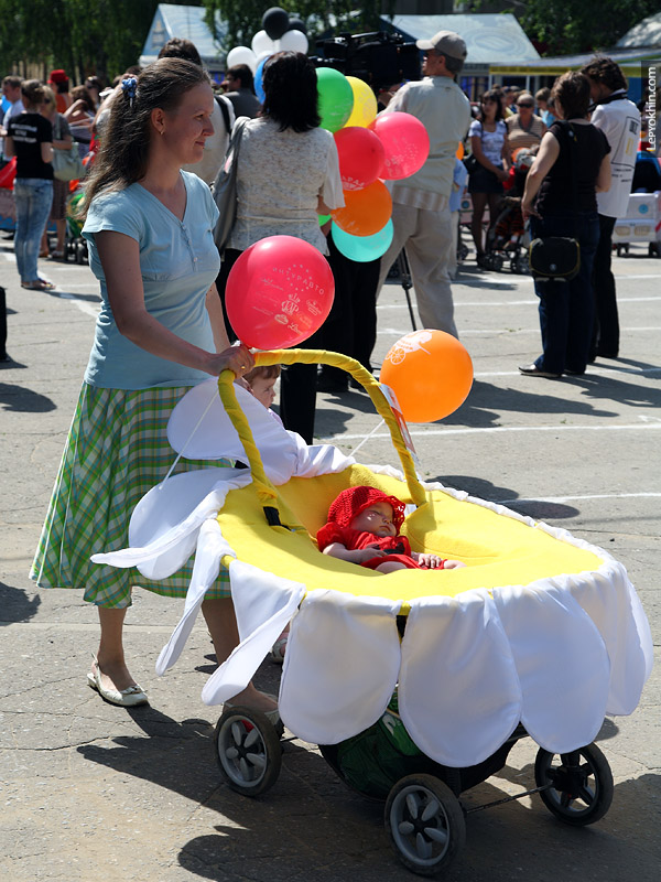 Фотография: Парад детских колясок 2010 №27 - BigPicture.ru