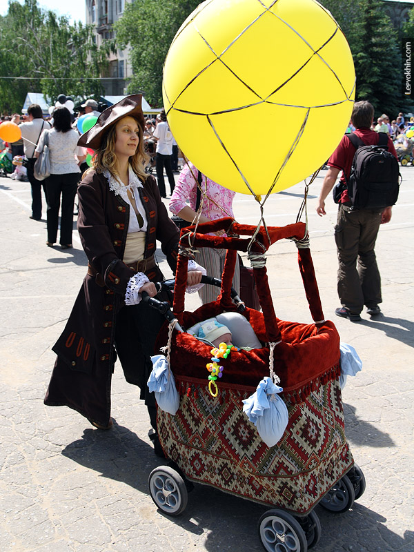 Фотография: Парад детских колясок 2010 №26 - BigPicture.ru