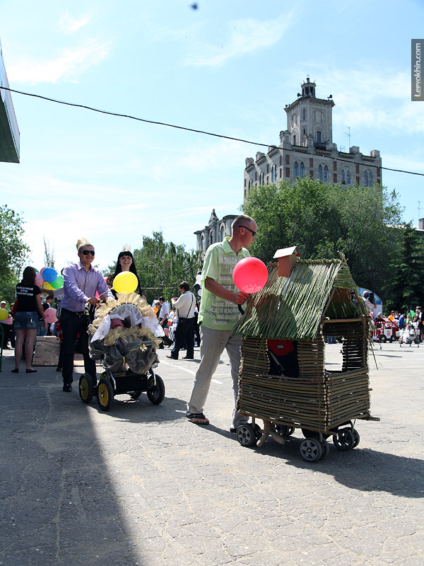Фотография: Парад детских колясок 2010 №22 - BigPicture.ru