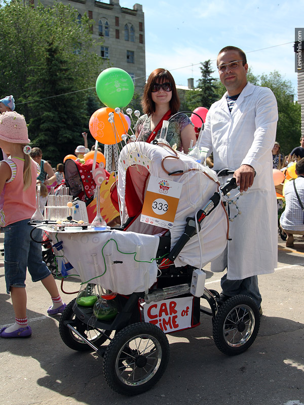 Фотография: Парад детских колясок 2010 №39 - BigPicture.ru