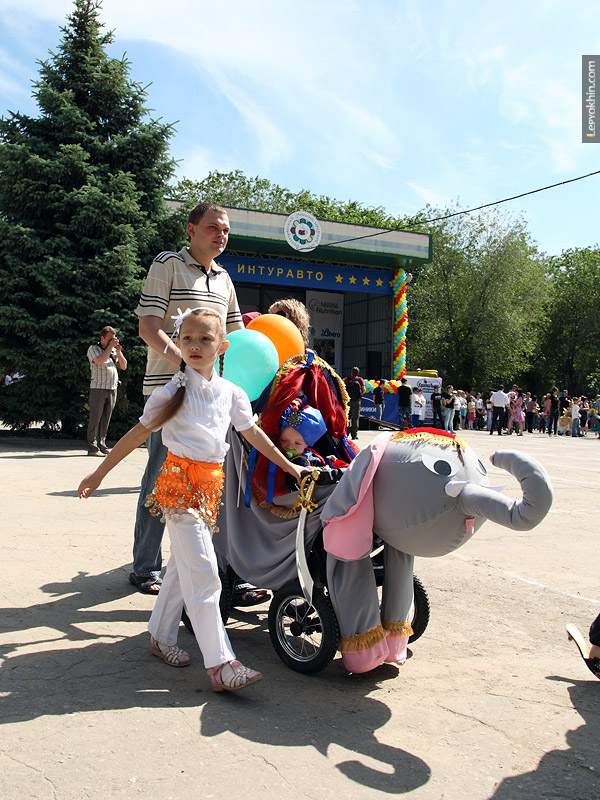 Фотография: Парад детских колясок 2010 №14 - BigPicture.ru