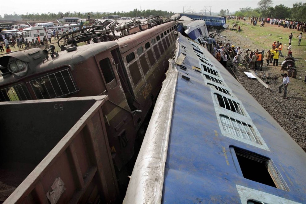 Фотография: Теракт на железной дороге в Индии №9 - BigPicture.ru