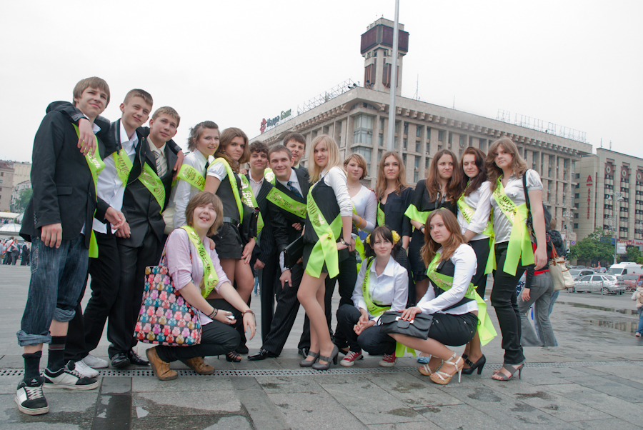 Фотография: Киевские выпускники в фонтанах №5 - BigPicture.ru