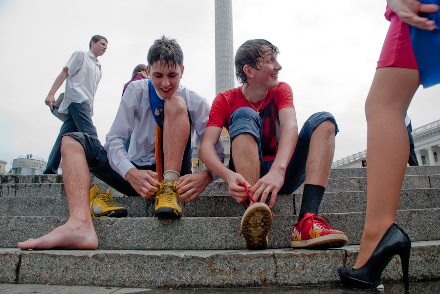 Фотография: Киевские выпускники в фонтанах №7 - BigPicture.ru