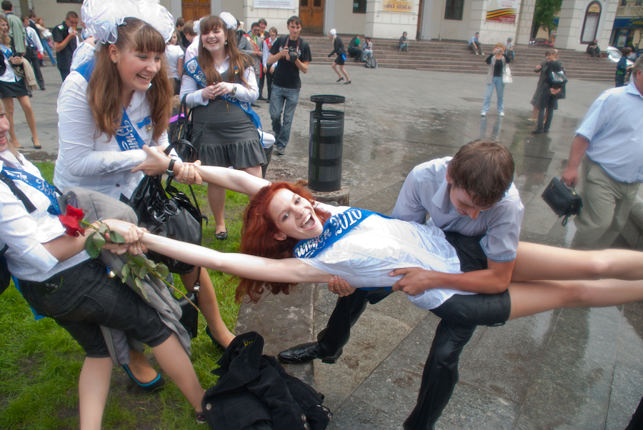 Фотография: Киевские выпускники в фонтанах №8 - BigPicture.ru