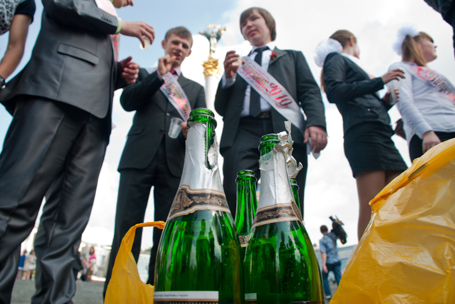 Фотография: Киевские выпускники в фонтанах №22 - BigPicture.ru