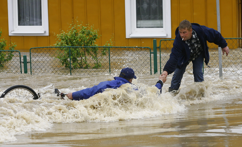 Фотография: Майские грозы: наводнения в разных странах №8 - BigPicture.ru