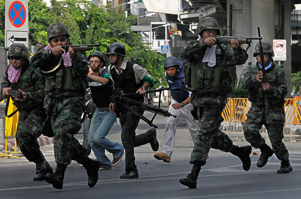Фотография: Кровавые столкновения в Тайланде (Часть 2) №8 - BigPicture.ru